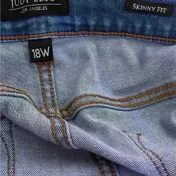 Judy‎ Blue Women's Skinny Fit Distressed Jeans with Fringe - Size 18W - Picture 2 of 8